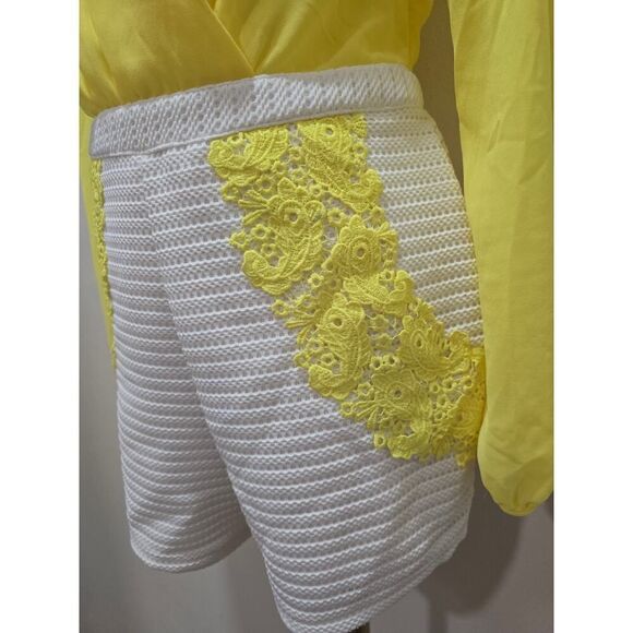 Soieblu Summer Romper Yellow & White Wrap Lace Shorts Long Sleeve Women's Size L - Picture 3 of 11